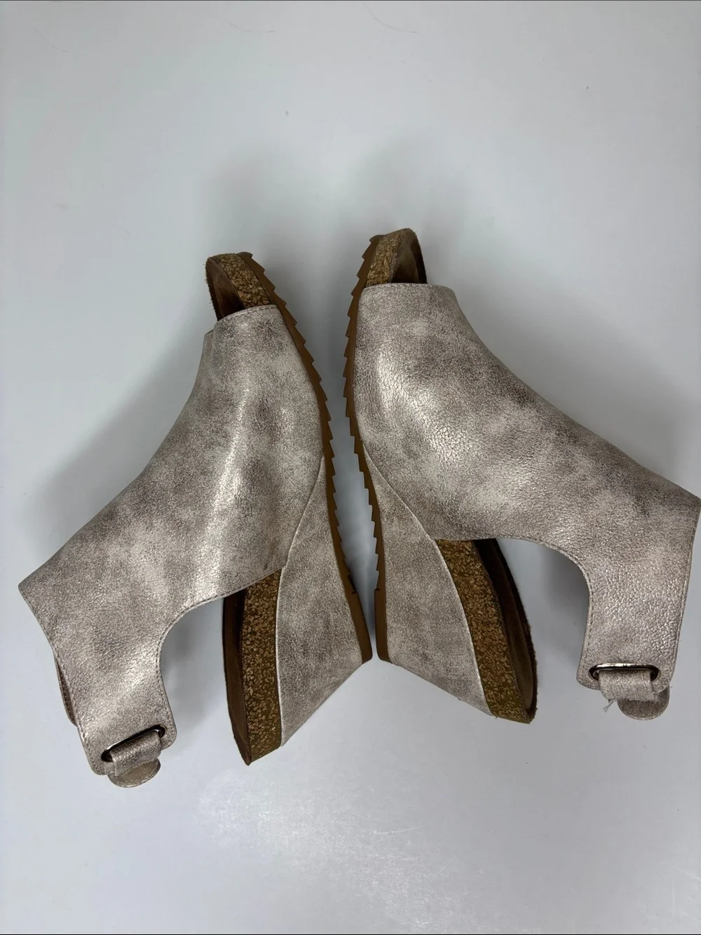 Boutique by Corky size 7 Peep-Toe Slingback Wedge in Shimmery Taupe